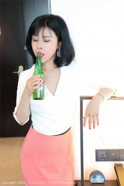 男人把j桶进女的屁股的动态