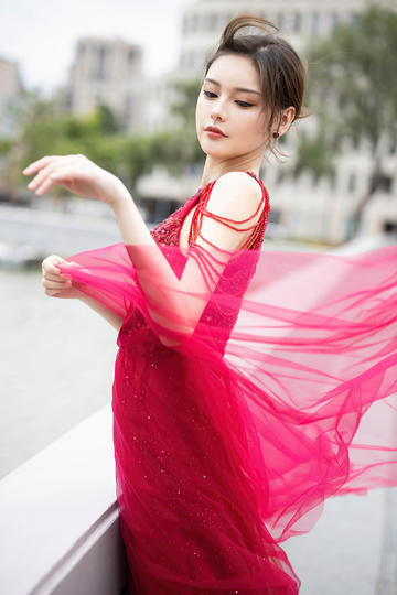 国产边摸边吃奶边做视频